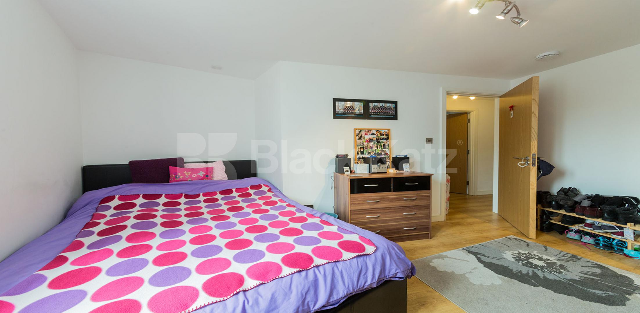 			3 Bedroom, 1 bath, 1 reception Apartment			 Criterion Mews, ARCHWAY N19